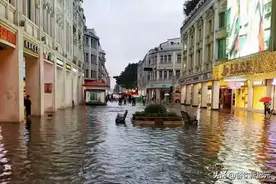 厦门人用实际行动证明，就算台风暴雨来临，香菇炖鸡面还是被嫌弃图片