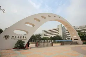 血淋淋的实例！三本大学学费太贵，完全为了赚钱，学生前途黑暗图片