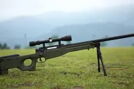 顶级武器——AWM栓动狙击步枪图片