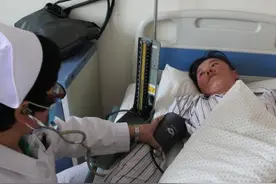 4年3次手术，24岁女子患乳腺纤维瘤，女性这4个习惯要改掉图片