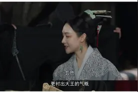 芈华给嬴政挑选的玄色衣服是什么样子？图片