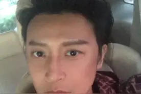 陈志朋折腾半生，终于回归正常穿衣风格，今49岁反而帅气有型图片