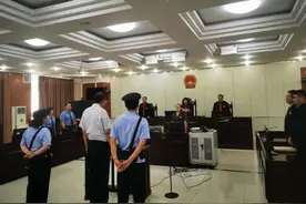 博士厅官收沉香手串、熊猫纪念金币、爱马仕女包，长期赌博，喜欢大手笔送礼，出狱时已72岁图片
