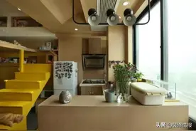31㎡混搭单身公寓，温馨活泼的黄色小蜗居！床居然在“半空中”图片
