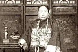 李鸿章母亲，脸上长有麻子，走路一双大脚，为何被清廷一再褒奖？图片