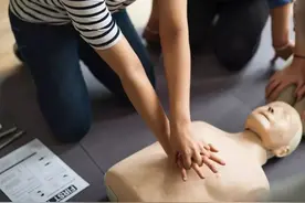 "蔡明录综艺病倒被送医"上热搜，这种病黄金抢救仅2小时，很多人中招了还不知道…图片