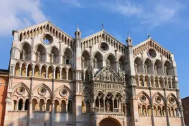 罗马式建筑是10-12世纪，欧洲基督教流行地区的一种建筑风格图片