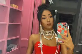 当红女歌手和相恋六年的经纪人手，因为害怕生孩子失去青春事业图片
