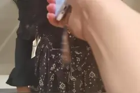 男扮女装混入商城女厕所偷拍！警方：已处10日行政拘留图片