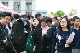 就业焦虑下的大学生付费实习黑产：一个岗位2万元，要实习证明再加4万图片