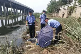 男子李村河边钓鱼，甩钩挂到高压线被电伤图片