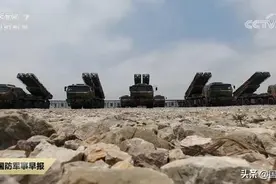 PCH-191型火箭炮，不仅射程远威力大，打陆地和海上目标两不误图片