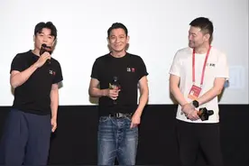 59岁刘德华现身金鸡，瘦到青筋暴起，与小19岁男星热舞似同龄图片