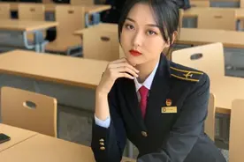 大学“文科”与“理科”班花对比，颜值相差很大，不是一星半点图片