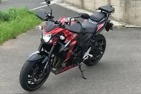 铃木GSX S750是一辆超值的运动摩托街车图片
