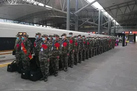 新兵启程第一天 满满尊崇与荣光图片
