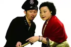 吴家辉饰演的“斩兜鬼”三六九，《七十二家房客》里的“搅屎棍”图片