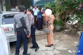 18岁缅甸女孩见网友却被囚禁KTV！见到警察时直抹眼泪图片