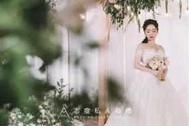一场简洁的春日花园婚礼，温馨精致的户外环境图片