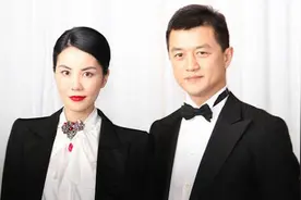 李亚鹏出事了！在街头大秀恩爱的女友，知道他欠债4000万吗？图片