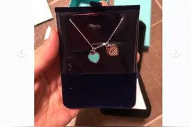 陈浩民妻子直播卖Tiffany项链，被网友说是假货？图片