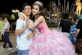 泰国人妖明明是男儿身，在接待游客前，为什么还要偷偷吃避孕药？图片