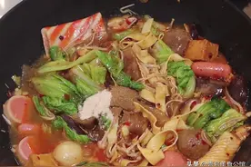 在家教你做好吃的麻辣烫，鲜辣味美，食材丰富，不错的家常美食图片