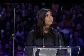 科比离世后，为何卡尔马龙明目张胆追求瓦妮莎？网友：多年前就有图片