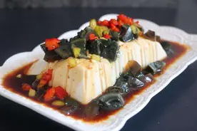 豆腐美食怎么做.凉拌豆腐新鲜出炉，豆腐新吃法只推荐这一种图片