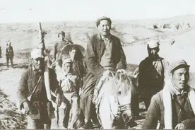 1954年，毛主席为什么要决策成立新疆生产建设兵团？图片