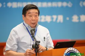 美籍华人院士马佐平：中国芯片让人“恨铁不成钢”| 独家专访图片