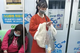 苏州地铁漂亮的“汉服小姐姐”图片