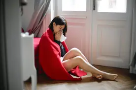 妻子回家照顾父亲，丈夫指责不顾家怒提离婚，半个月后却懊悔不已图片