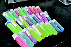 为什么汽车防冻液还分不同的颜色？修车师傅：这都不懂不怕爆缸？图片