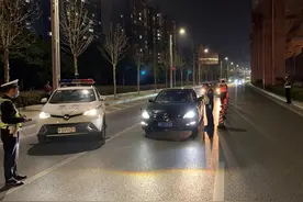 喝酒之后叫代驾，代驾喝酒来开车，车主彻底蒙圈了！图片