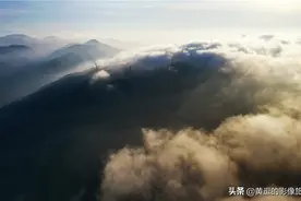 航拍广西绝美“云顶风电场”！云海翻腾风车群舞壮美如画图片