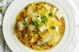 白菜炖豆腐，先放豆腐还是白菜？学会正确做法，比饭店的还鲜美图片