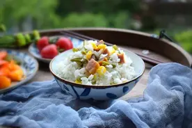 方便又快捷的豆角焖饭，营养均衡味道赞，有菜又有饭图片
