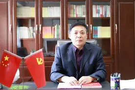 南阳市二十二中校长付金鹏寄语学生：不负韶华担使命 重启征程铸辉煌图片