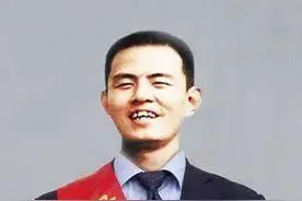 2012年,"最美司机"吴斌被铁片击碎,用生命最后76秒换一车鲜活生命图片