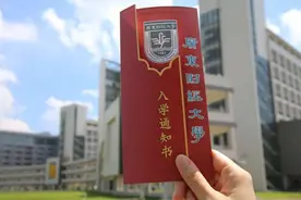 广东一高校虚假宣传，承诺奖学金开学后便取消，学生家长欲哭无门图片