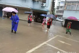 一双绿色旧雨靴的故事图片