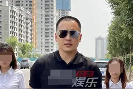 高云翔现身法院打官司，戴墨镜单手插袋气场足，被问复出微微一笑图片