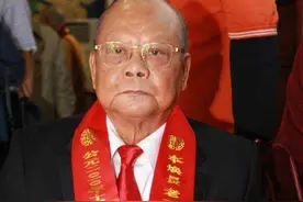 85岁香港富豪财产全捐，25亿都没留给儿子，真正的落叶归根图片