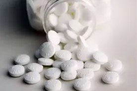 一天一片阿司匹林，身体受得了吗？长期吃阿司匹林有哪些副作用？图片