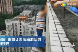 男子称梦见自己在楼顶天台 醒来发现自己正站在32楼天台外图片