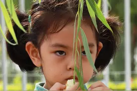 可爱小美女宝贝，表情多变，超级萌图片