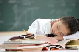 ​“学霸”一词当慎用图片