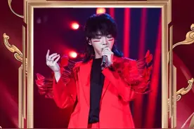 摘歌王惹众议，华晨宇服装妆容却满分，90后顶流造型如何？图片