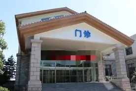 私人诊所就医者如潮，乡镇医院却冷冷清清，这到底是咋回事？图片